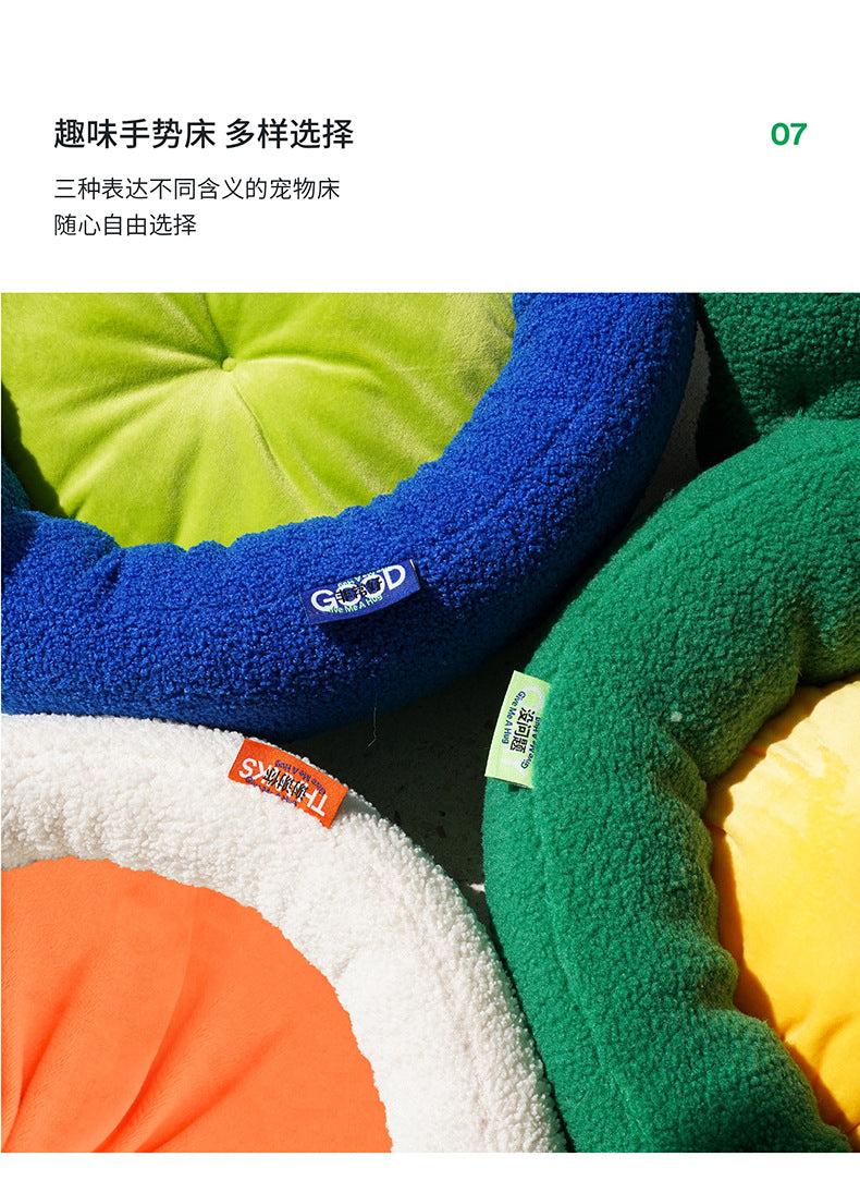 Zeze Hand Gesture Cat Bed – Soft Fleece Pet Nest with Playful Hand Design