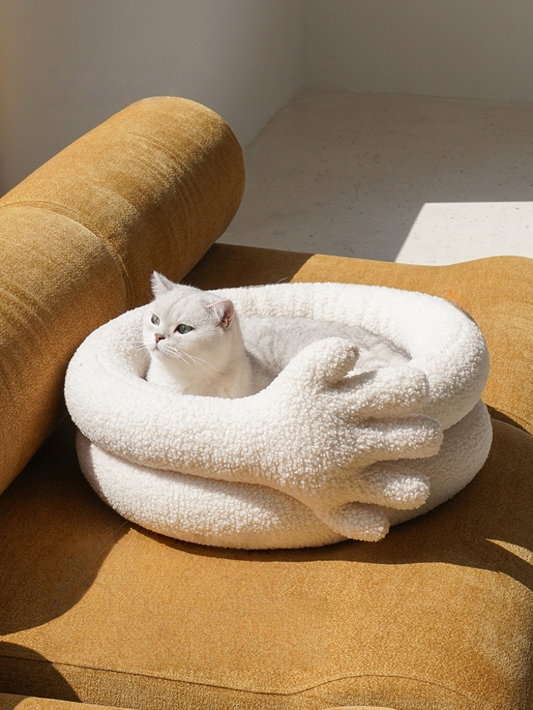 Zeze Hand Gesture Cat Bed – Soft Fleece Pet Nest with Playful Hand Design